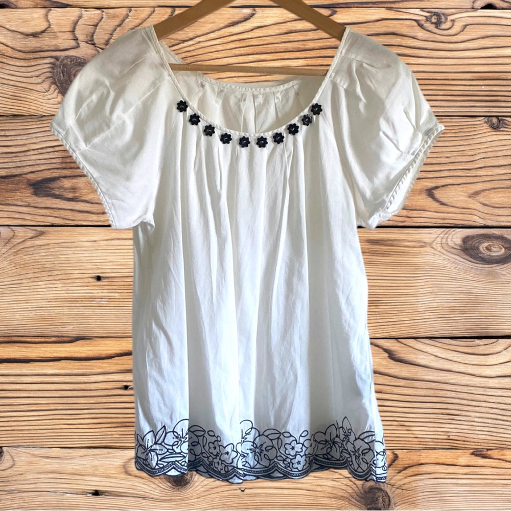 SHORT SLEEVE EMBElLISHED & EMBROIDERED SCOOP NECK BLOUSE TOP